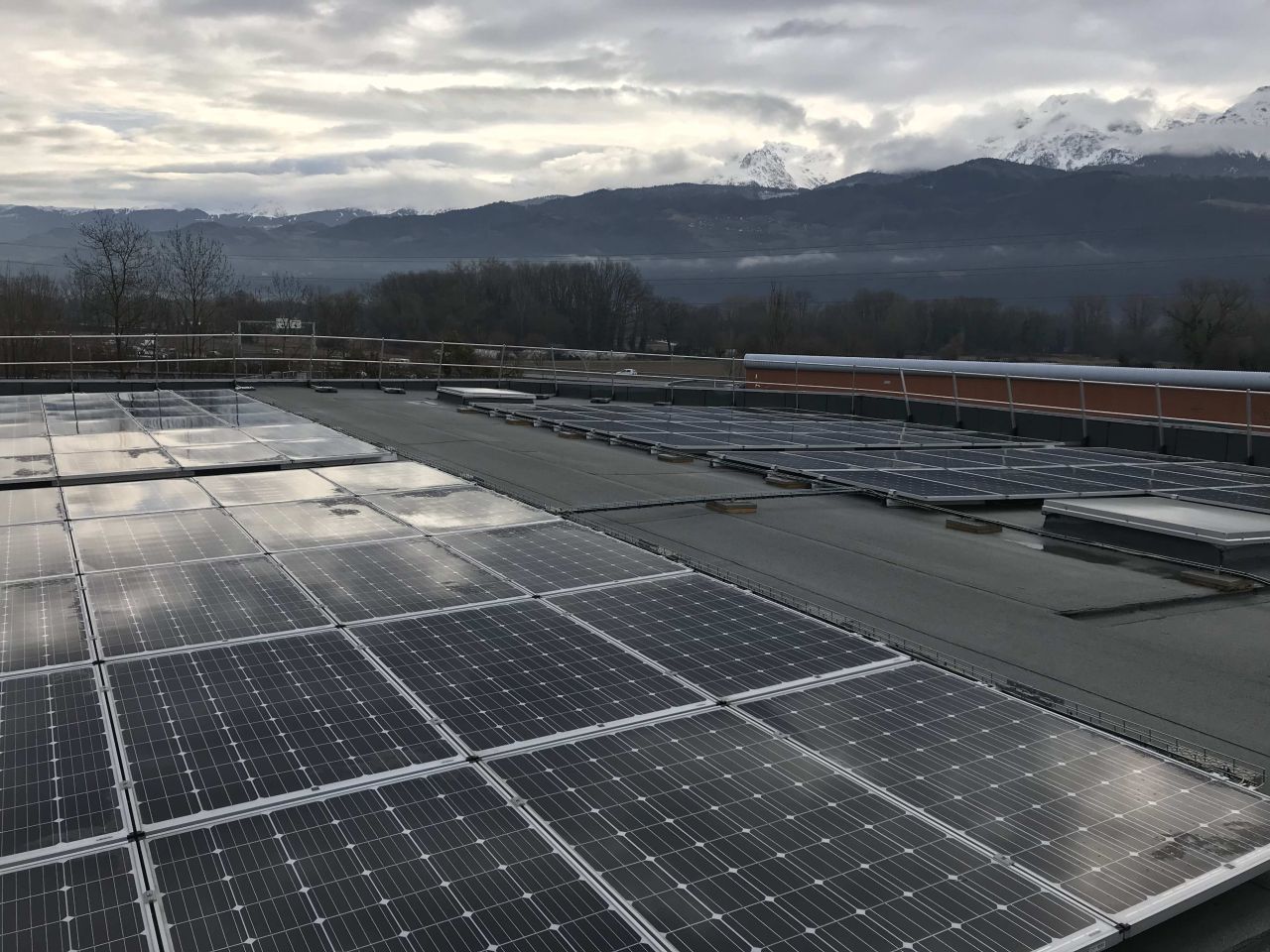 Réduire vos coûts énergétiques grâce à la réfection de toiture : un levier stratégique pour le tertiaire